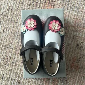 NIB See Kai Run Mai’a Brown Maryjane size 1 youth.